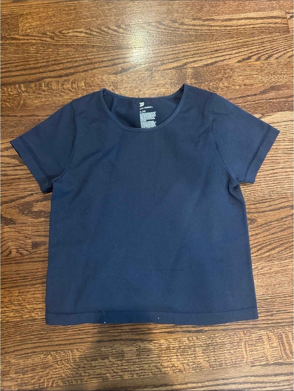All in Motion Crop Top Size Small in Navy